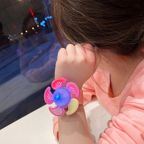 儿童啪啪圈女童宝宝趣味发光手环玩具小风车旋转发光饰品玩具手表