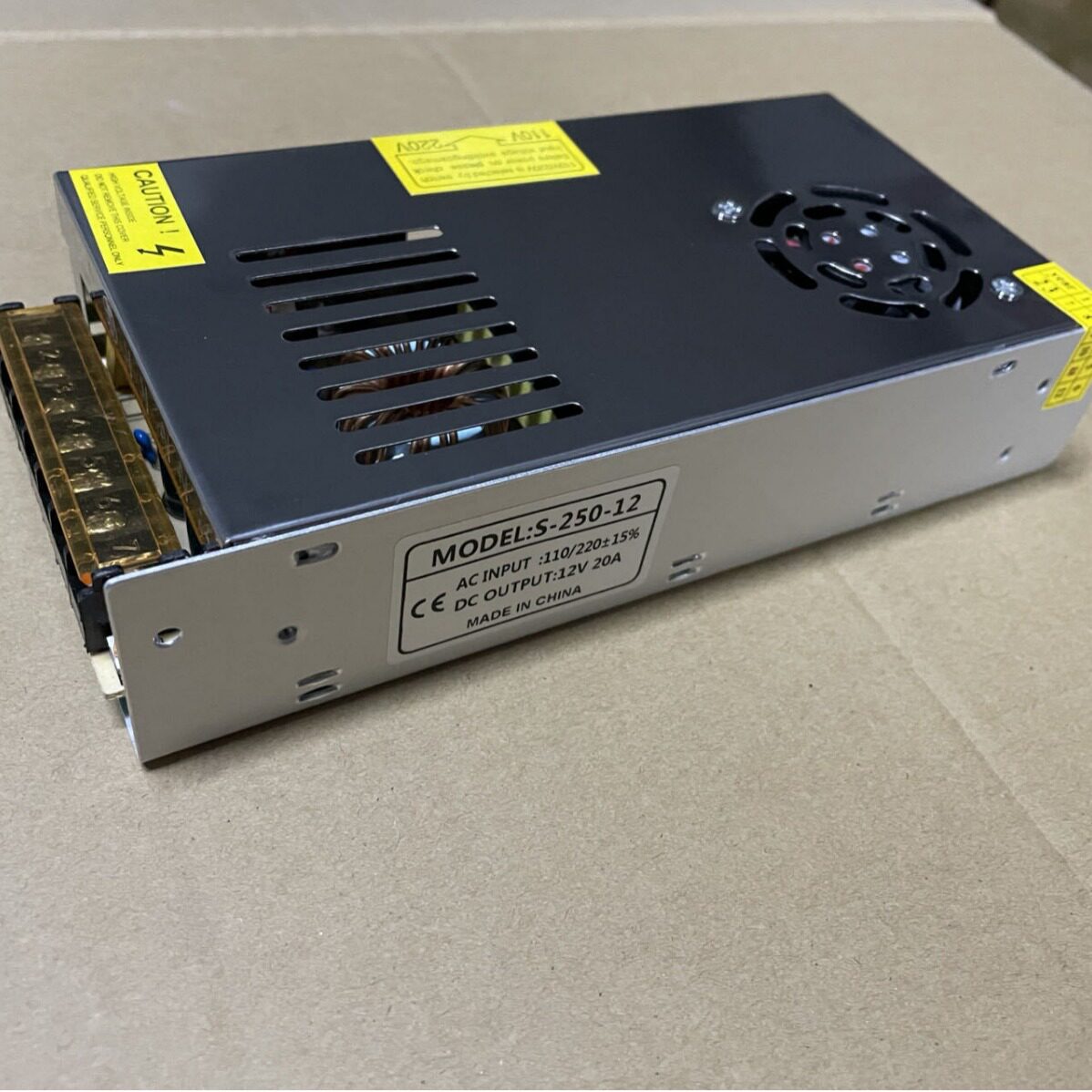 12V灯带LED开关电源12V20A250W安防监控招牌集中供电电源适配器