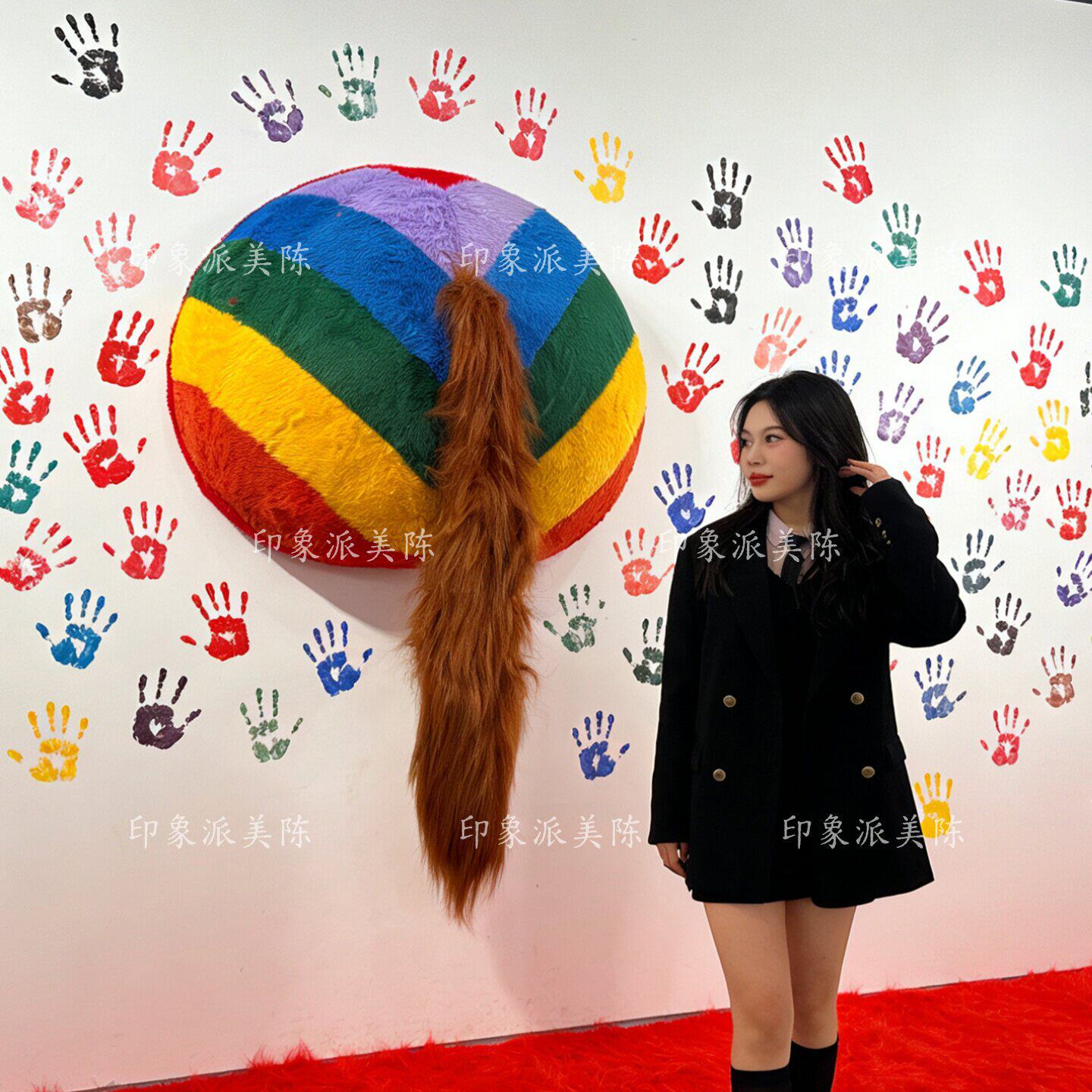 新款2026马年拍马屁毛绒美陈商场dp点装饰打卡道具互动装置图片