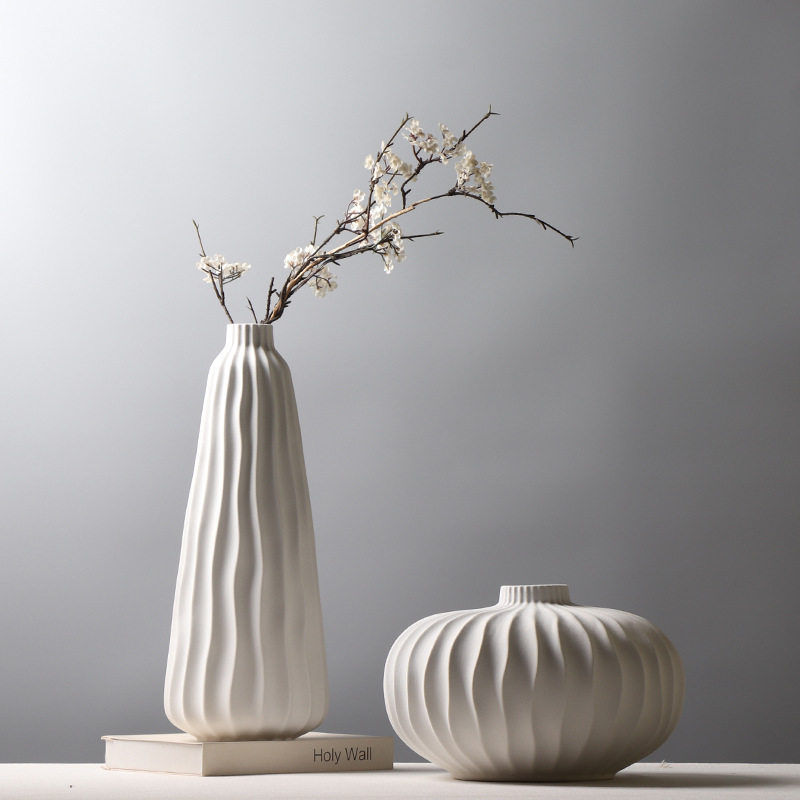 现代简约米白色陶瓷花瓶样板房客厅插花花器磨砂装饰品折纸摆件