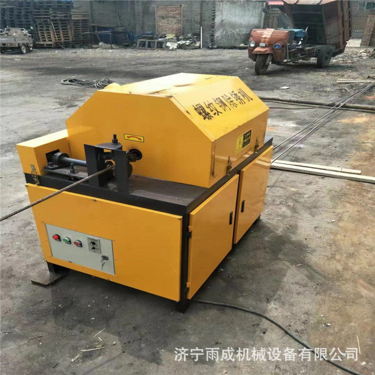 雨成钢绞线除锈机 螺纹钢筋除锈抛光机 工地带锈钢筋抛光清理机