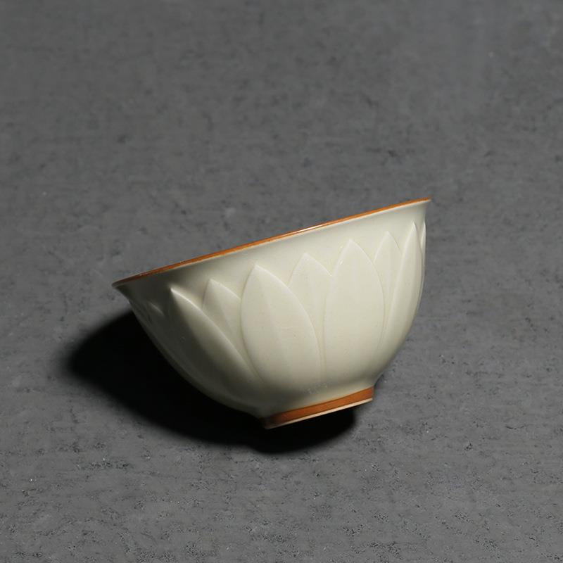 直销新款草木灰浮雕莲花主人杯功夫茶具男女单杯家用茶杯复古