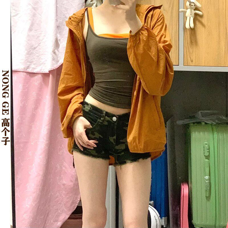 迷彩低腰牛仔超短裤女2025年新款夏季薄款超火修身显瘦辣妹超短裤图片