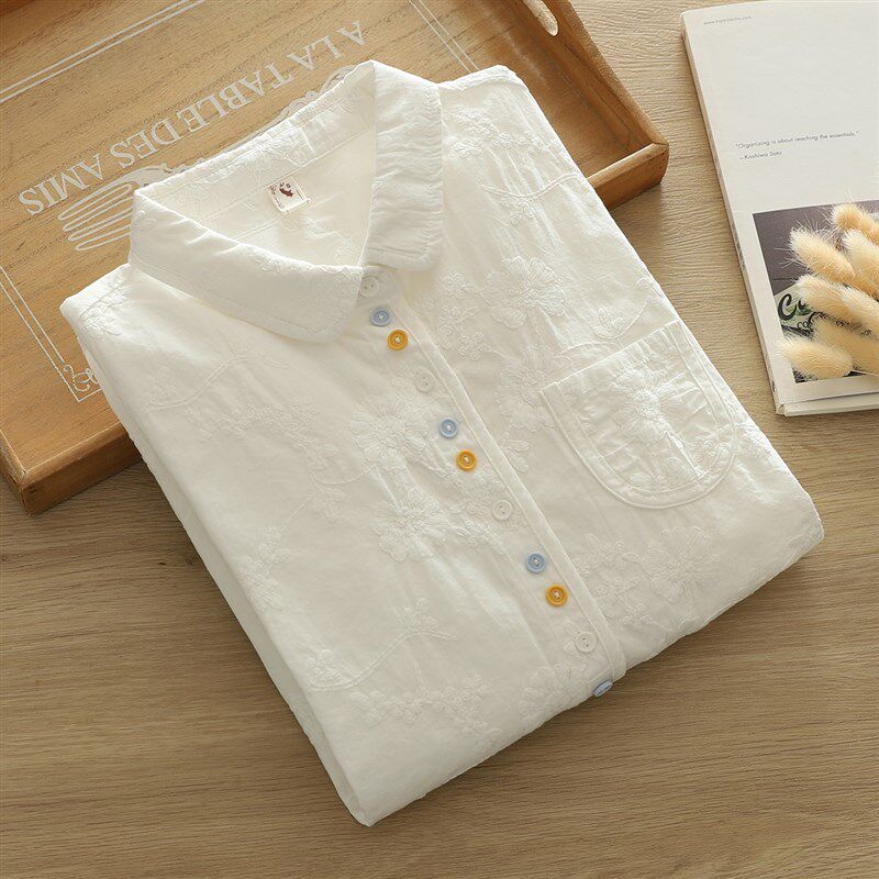 温柔小个子蕾丝浮雕梅花刺绣彩扣纯棉正肩白衬衫女长袖打底衫通勤