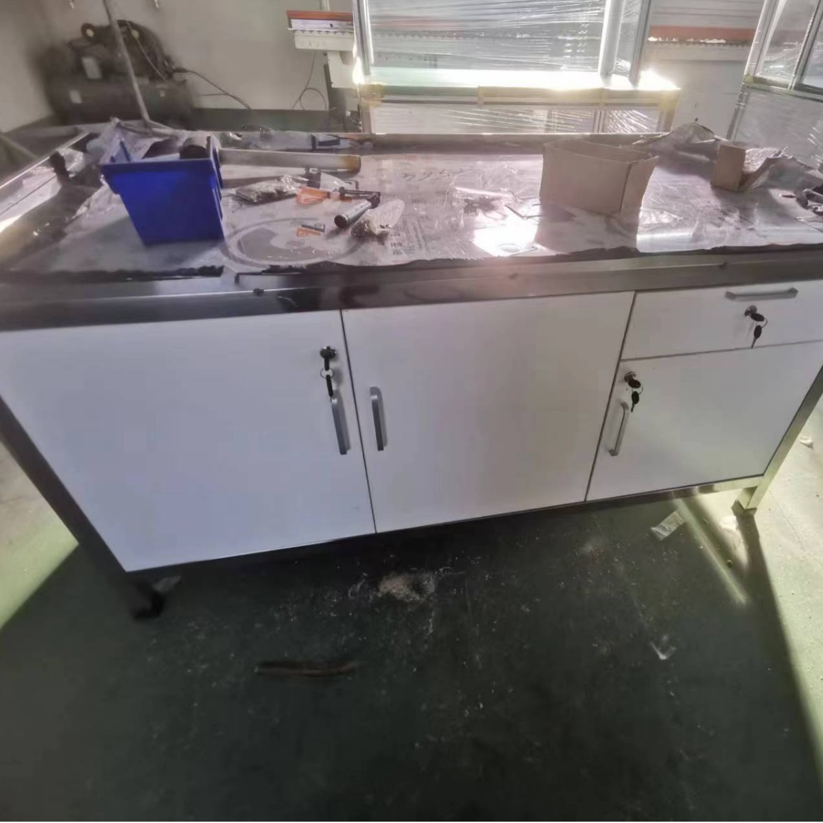 全304材质耐腐蚀耐潮湿不锈钢地铁安检开包工作台钢木结合工具柜