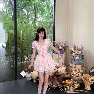 越韩小鱼 粉雾芍药 法式方领少女掐腰树影感碎花网纱蓬蓬裙
