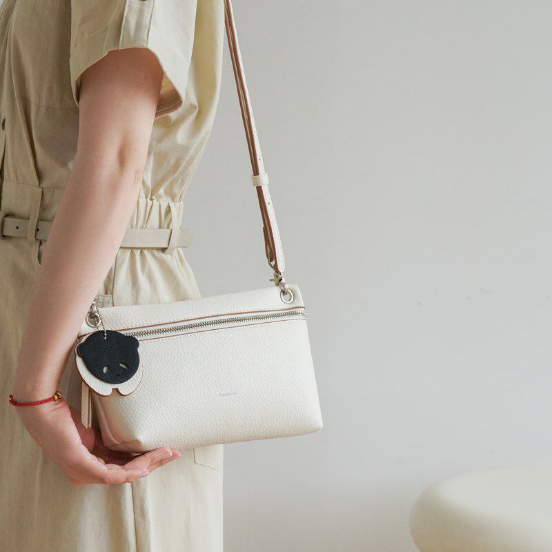高级感包包女2024新款简约轻便单肩包小众洋气手机包百搭斜挎小包