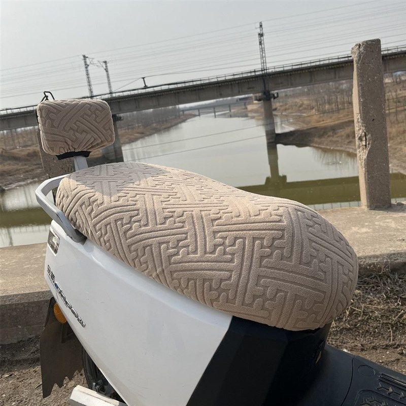 珊瑚绒防滑防晒i加绒电动车坐垫四季通用座椅套金刚九号坐垫套极