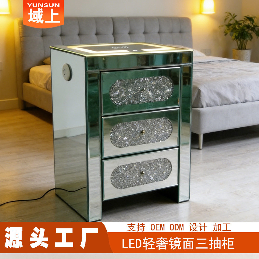 LED轻奢镜面卧室三抽储物柜 时尚智能床头柜 多功能无线充电 水钻