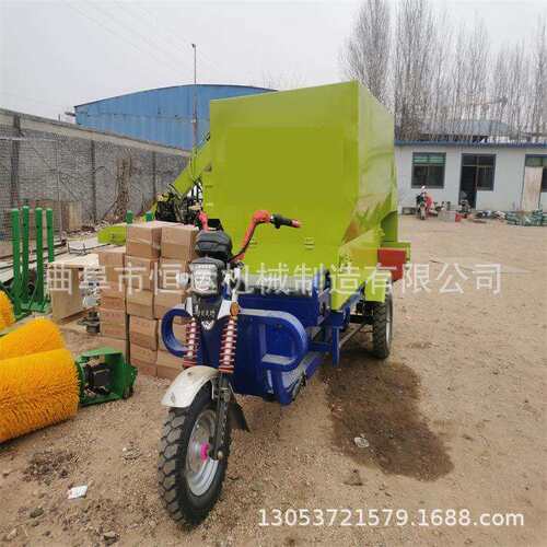 养殖场牛场撒料车肉牛三轮电动撒草车小型喂料车