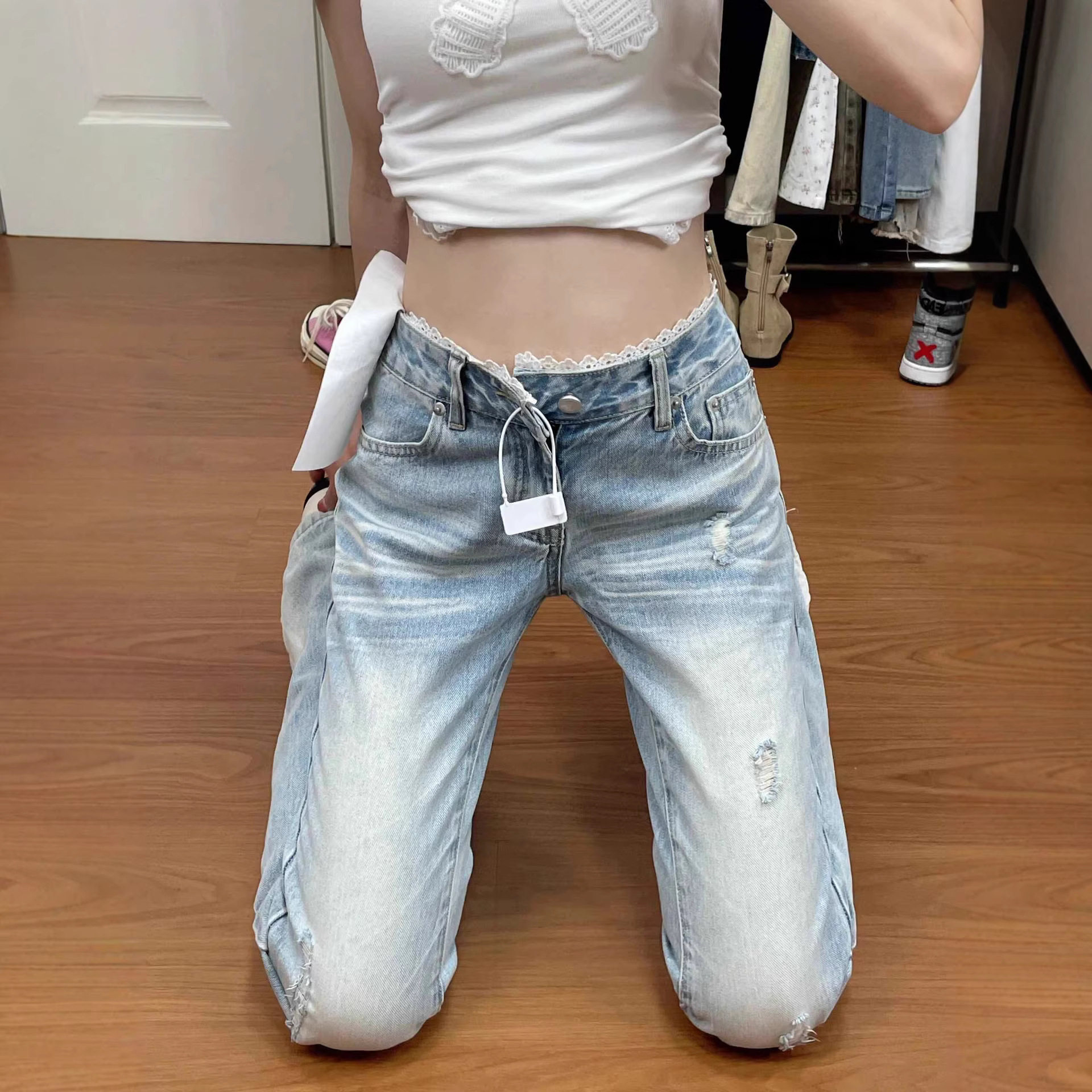 设计感蕾丝拼接破洞微喇叭牛仔裤女春季新款小个子低腰弹力马蹄裤