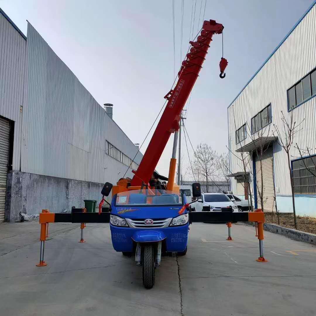 五征三轮自卸吊车小型液压随车起重机三马随车平板吊车
