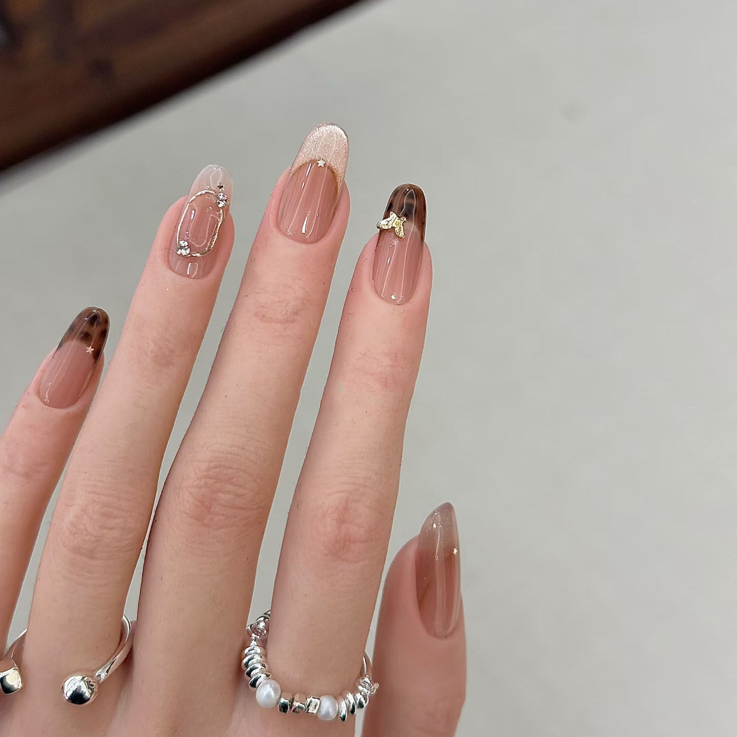 老钱风晕染法式柔裸色手工穿戴甲