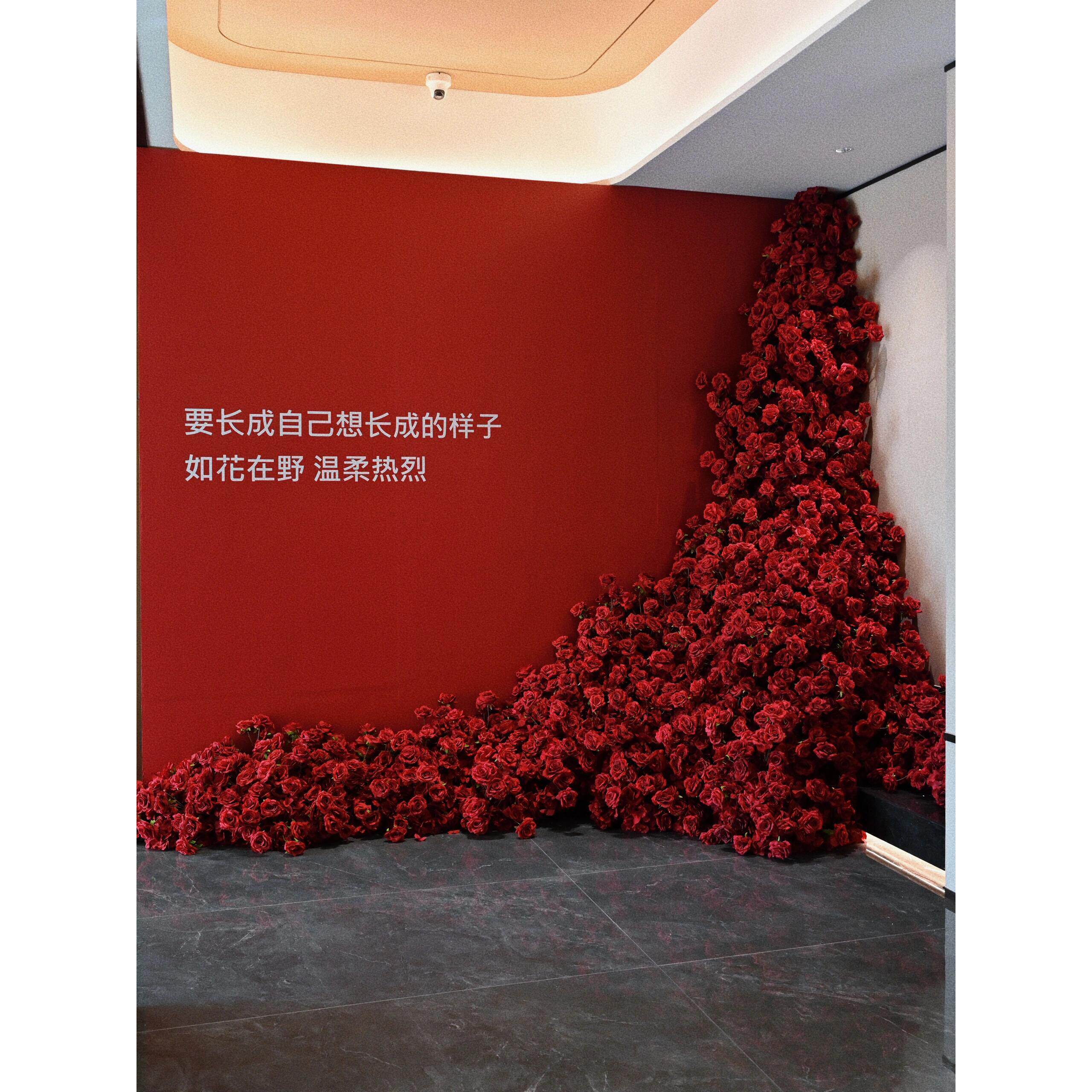 玫瑰花瀑布墙假花婚礼布置婚庆搭景专用玫瑰花店面引流彷真花