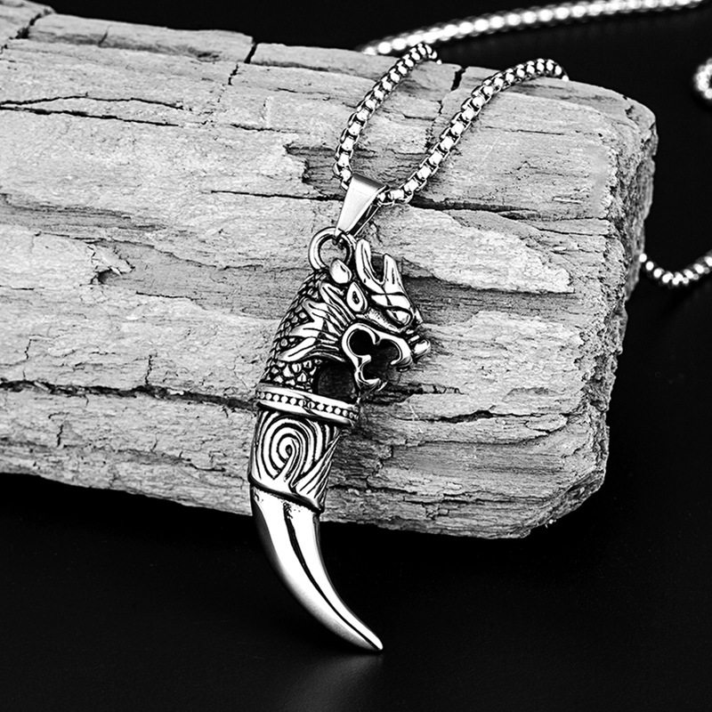 狼牙吊坠男士项链潮高级感钛钢装饰品配饰设计感小众潮牌挂饰百搭