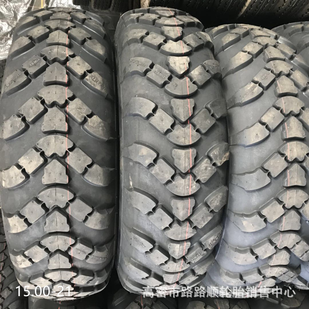 特种越野卡车轮胎1500-15.00-21轮式装甲车轮胎