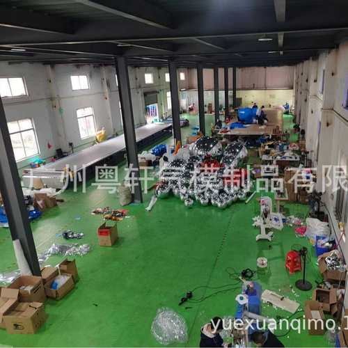 商场吊挂球场地布置幻彩镜面球装饰气模产品展示酒店节日装饰气模
