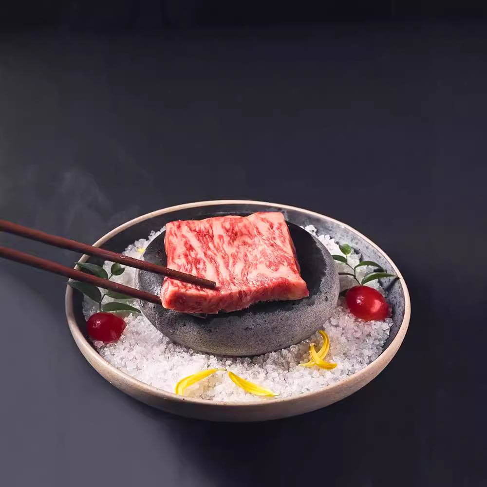 时尚日式火山石烧5A和牛岩石板位上盘子特色酒店雪花烤肉餐具包邮