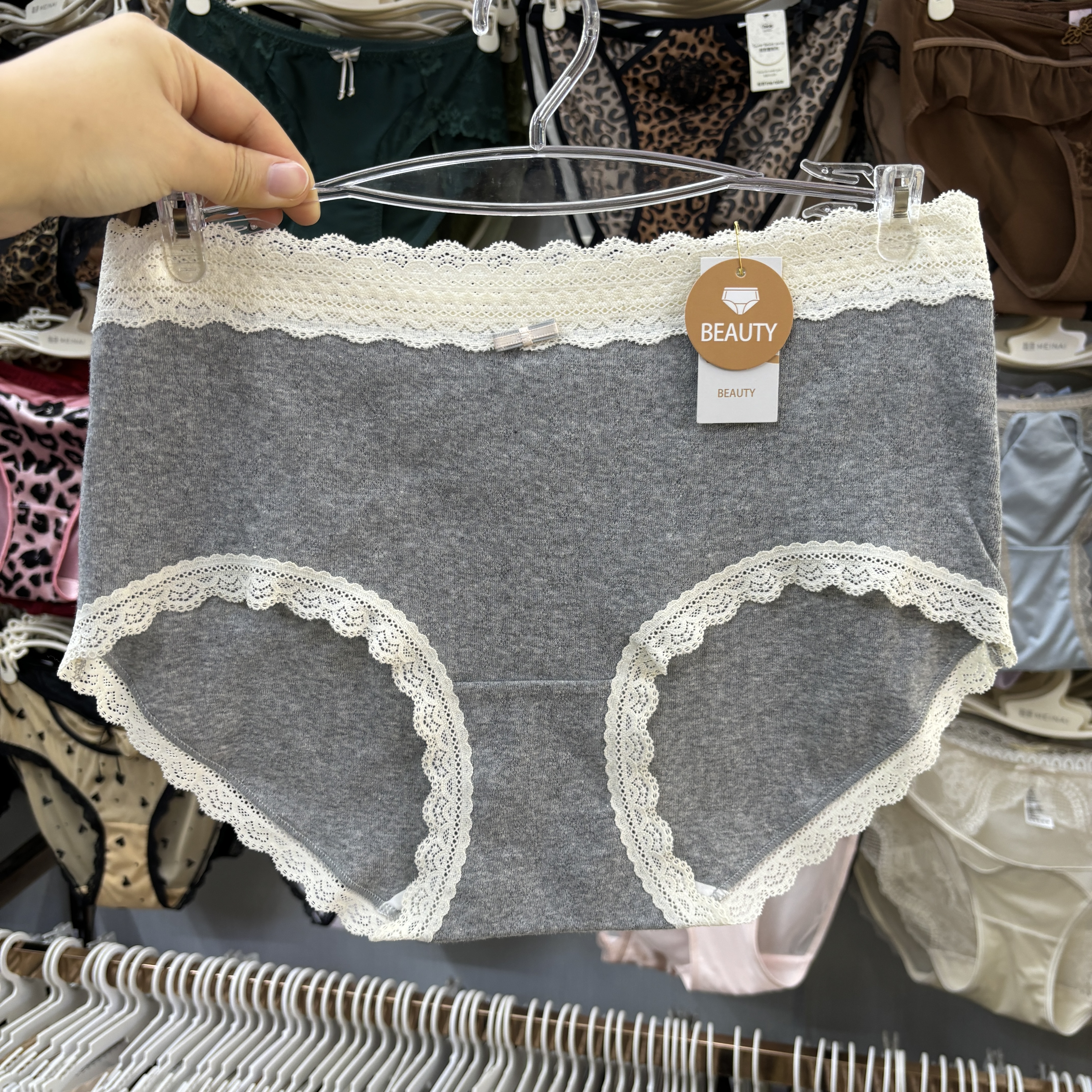 女内裤法式女士内裤棉包臀蕾丝边女生舒适高弹中腰三角短裤