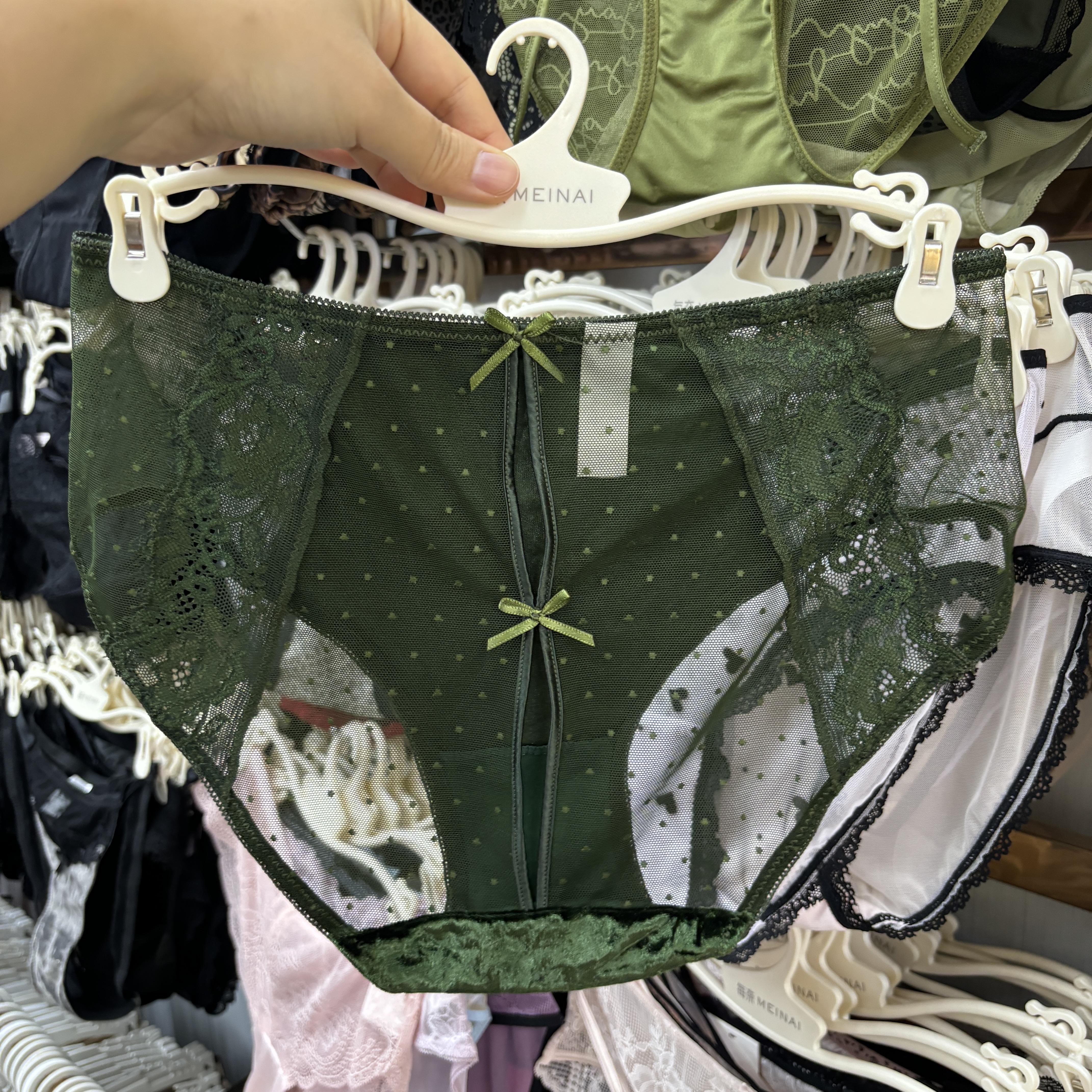 内裤女轻奢丝绒蕾丝性感镂空女内裤舒适网纱女士三角裤棉档