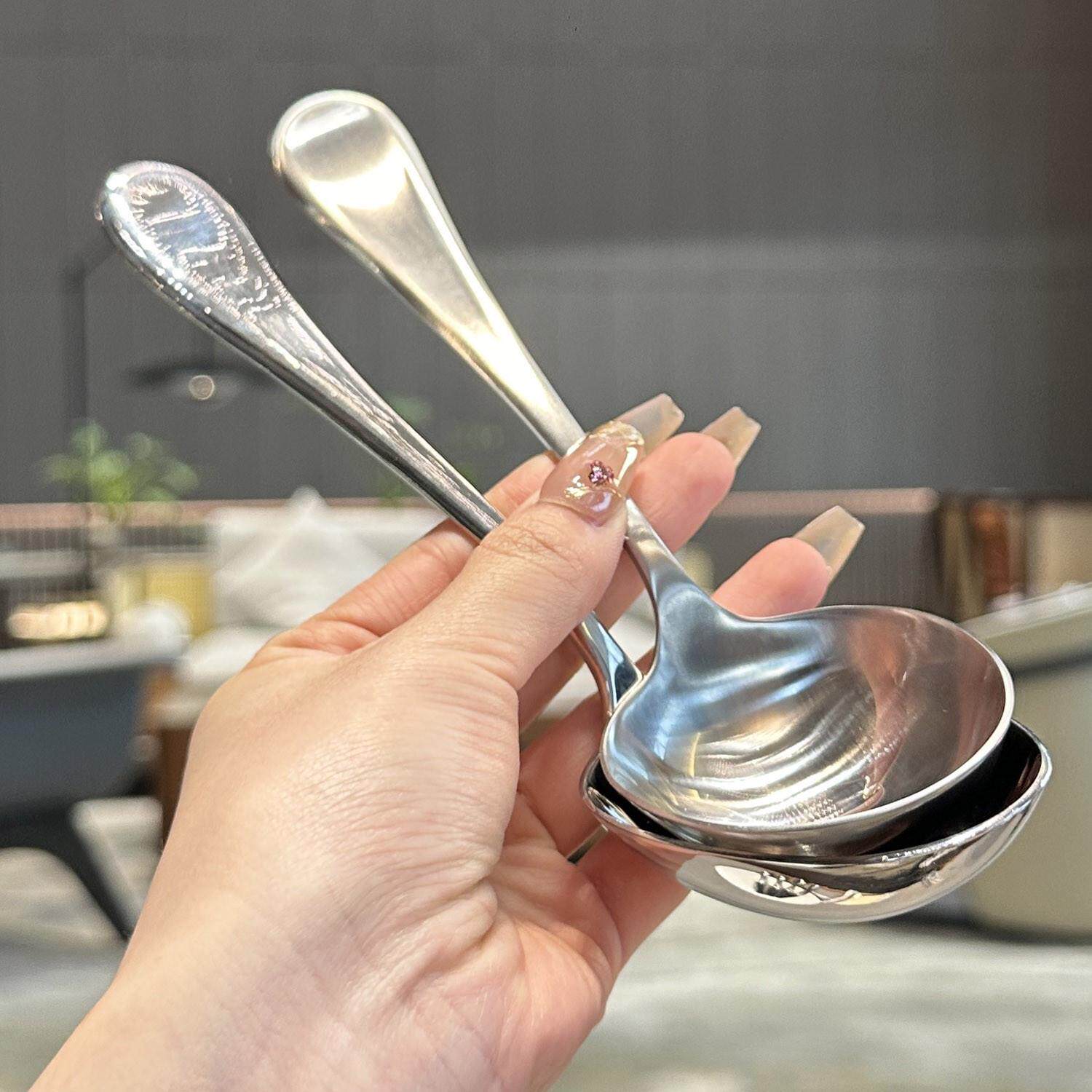 这么深的汤勺搭配螺蛳粉更有味！316不锈钢大口喝汤干饭勺子宽柄