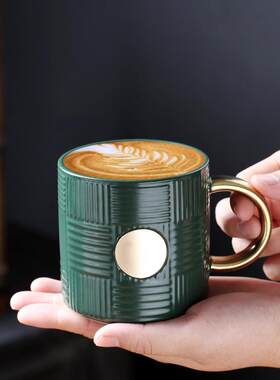 新款直销大容量陶瓷杯星巴铜章杯牛奶咖啡杯高颜值马克杯logo定制