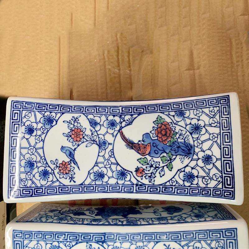 新中式青花瓷客厅摆件陶瓷枕头电视柜陶瓷装饰复古玄关博古架