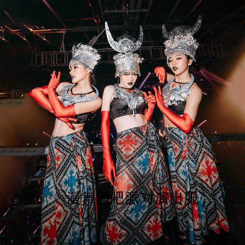 速发漫舞酒吧派对演出服民族风 新款o演出服 苗族头饰开场秀中国