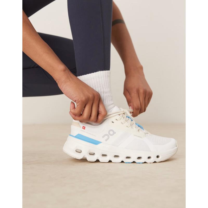 On 女士 运动鞋 Cloudrunner 2 running 蓝色训练鞋(白色)