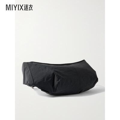 Master-Piece 男款Sash Coated-Nylon Sling 皮革饰边包包 迷衣时