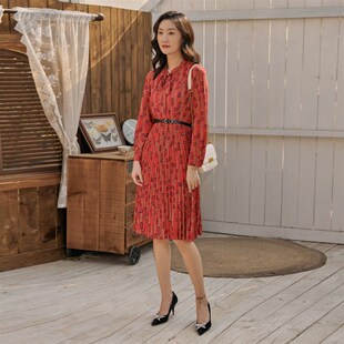 歌蒂诗秋季新款雪纺中长款番茄红系带领百褶连衣裙女1B32L1056