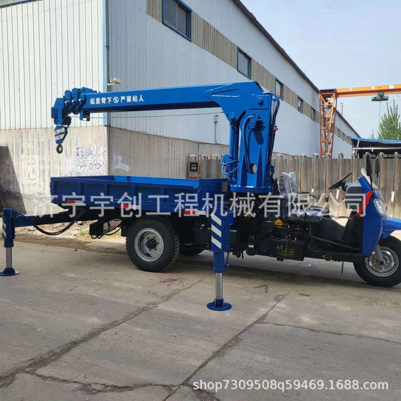 出口小型随车吊五征三轮随车吊25马力3吨随车起重机全液压操作