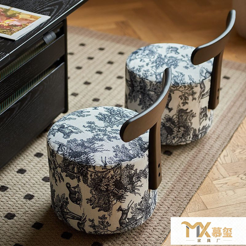 万向轮小凳子带滑轮矮凳家用换鞋凳儿童靠背旋转椅子客厅圆凳软包