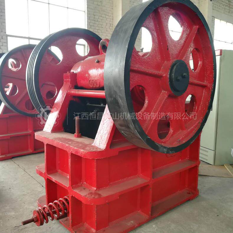 大批量出口非洲小型鄂式破碎机柴油动力移动式价格优惠价