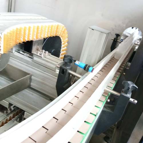 厂家推荐高速玻璃瓶塑料瓶异形香水瓶超声波夹瓶式洗瓶机