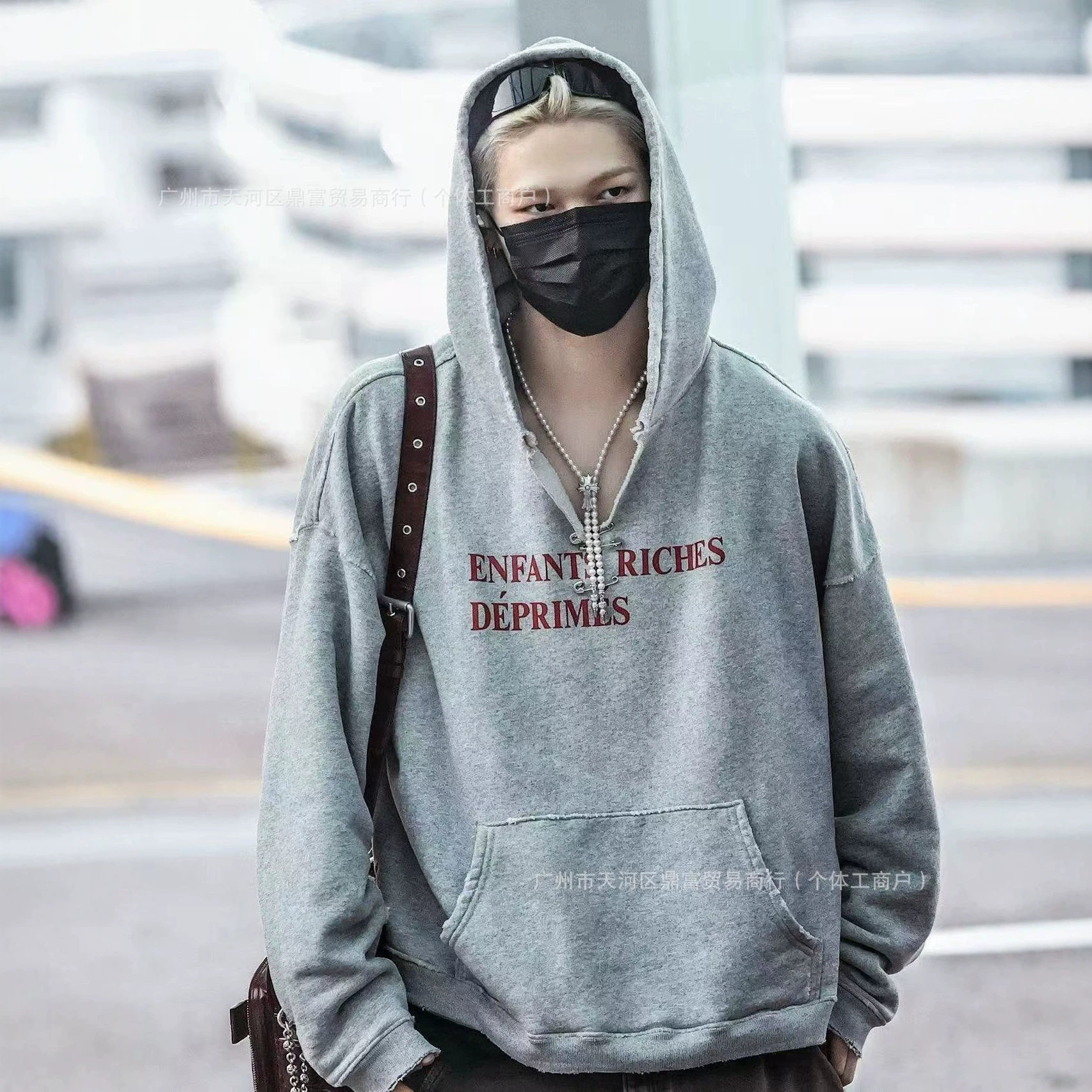Enfants Riches Deprimes 25SS 做旧撕破别针装饰宽松连帽卫衣