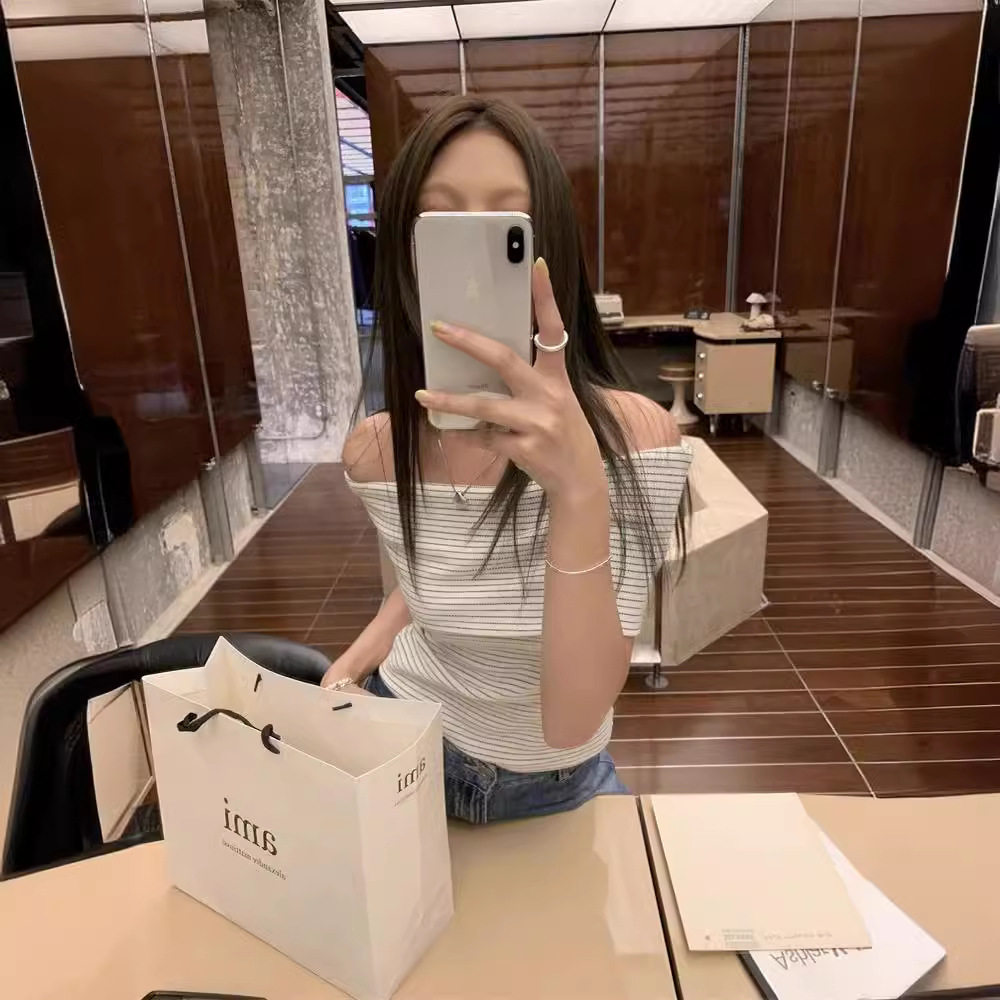 条纹一字肩T恤女夏季白色辣妹短款韩系短袖设计感一字领露肩上衣