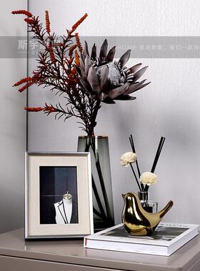 样板房茶几床头柜装饰品摆件高级感软装花艺杂志香薰轻奢现代家居
