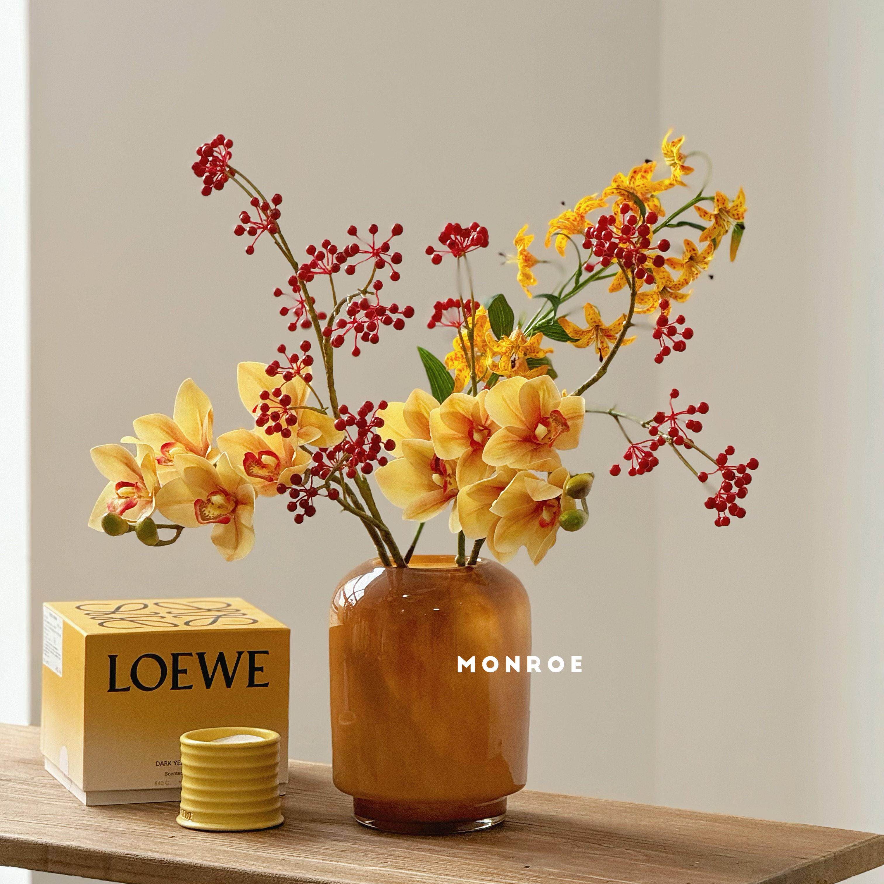 橘颂组合&middot;梦鹿仿真花 桔黄蕙兰火焰百合青藤果琥珀花瓶桌面花束