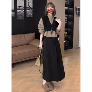 一整套韩系秋冬穿搭时尚减龄叠穿针织马甲条纹衬衫半身裙三件套女