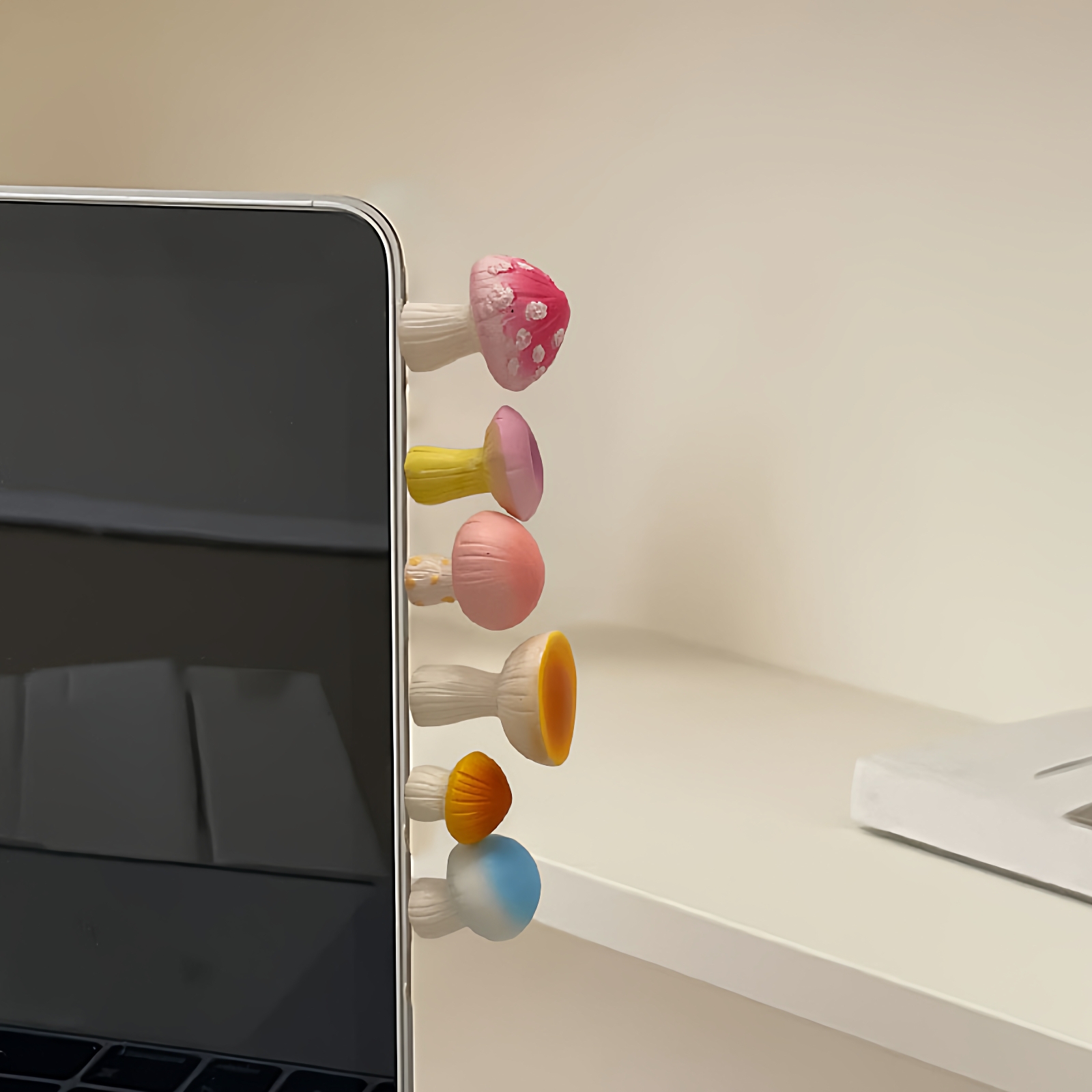 报告!工位长蘑菇了五颜六色的!