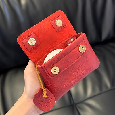 超好看的红色kitty小钱包啊~