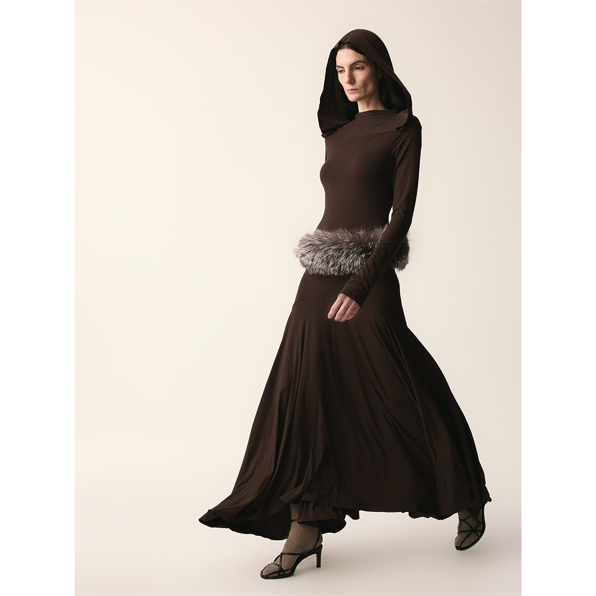 修女堆叠不规则褶皱连衣裙