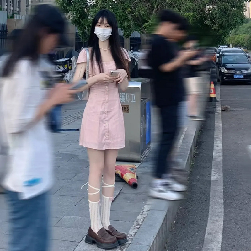 速发甜美别质连衣裙温柔气致甜辣收仙高级感法式短款裙子腰超仙