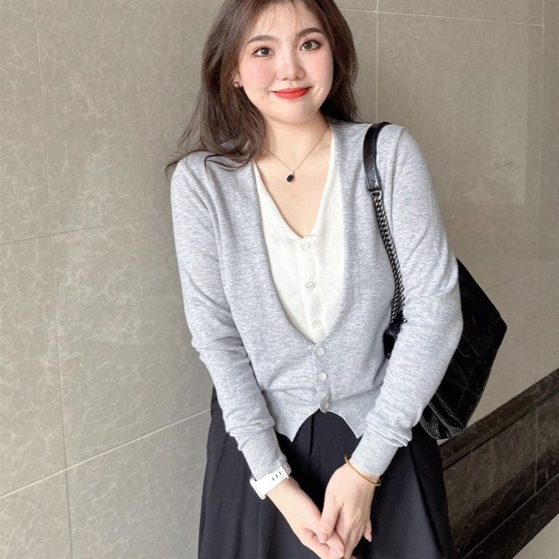 微胖MM复古灰色假两件针织开衫女秋冬季打底上衣短款v领毛衣外套