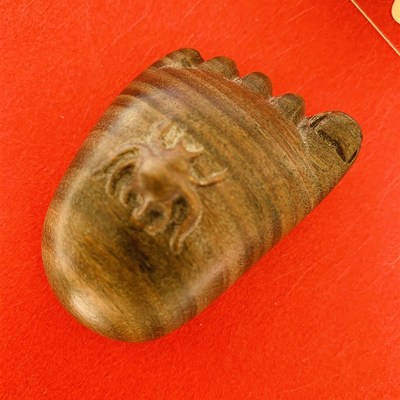 知足常乐手把件天然绿檀木雕手把件佛脚佛足脚丫蜘蛛常乐桌面挂件