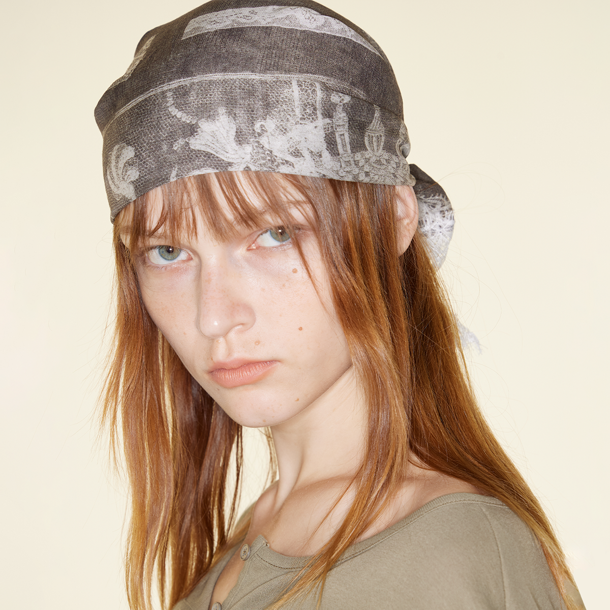 RURE 复古灰色蕾丝方巾2025新款百搭时尚风格三角头巾领巾穿搭,服饰配件/皮带/帽子/围巾,围巾/丝巾/披肩,淘宝优惠券,粉丝福利购,淘宝优惠卷