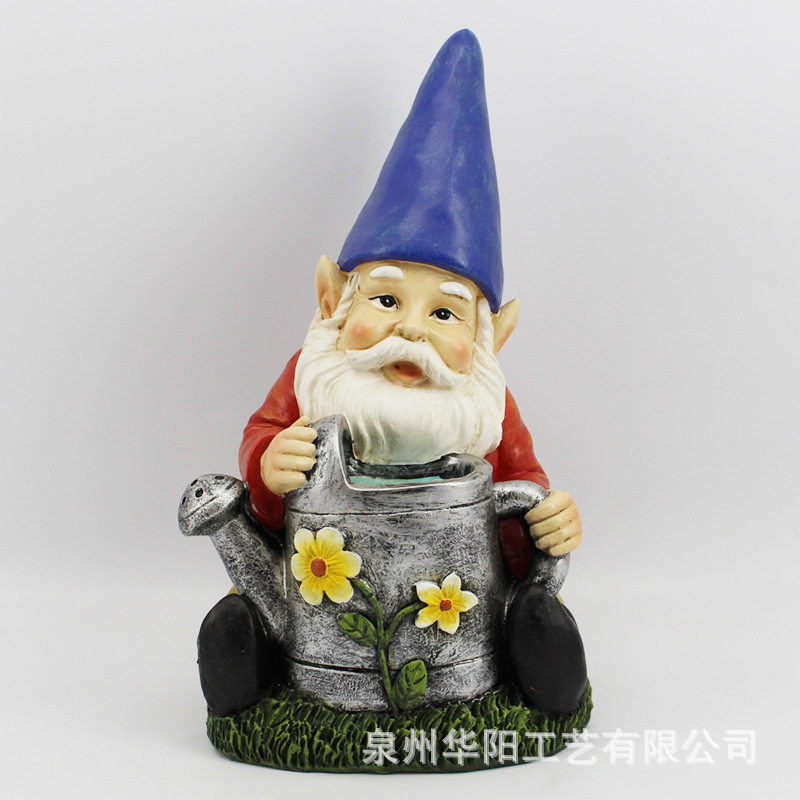 精灵小矮人抱洒水壶创意摆件树脂工艺品户外庭院太阳能侏儒装饰品