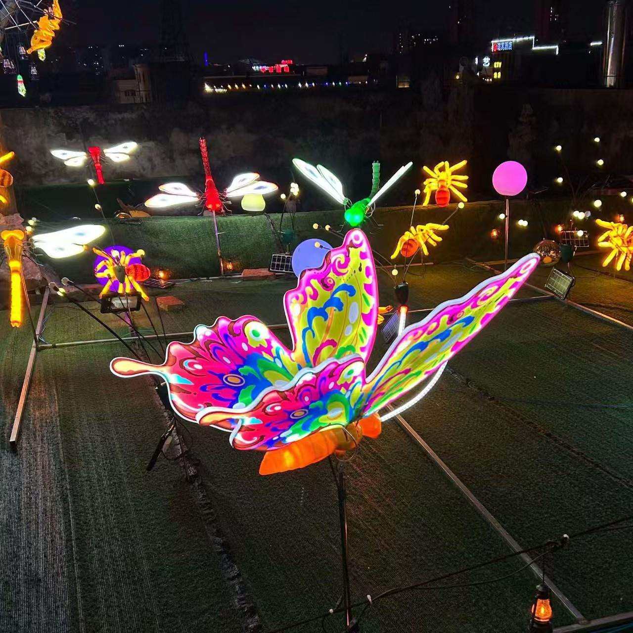 动态蝴蝶灯户外蜻蜓灯仿真景区道具庭院昆虫灯别墅花园发光蜘蛛灯