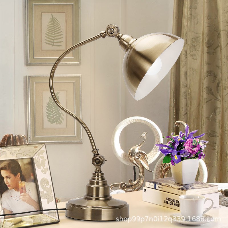 现代简约实用金属台灯喇叭口经典造型酒店书桌阅读灯卧室床头照明